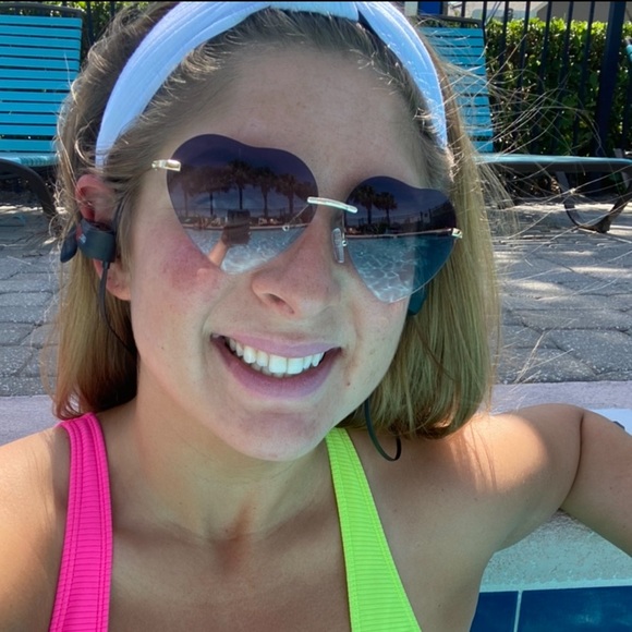 Meet your Posher, Sarah - Picture 2 of 3